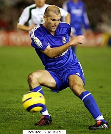 fotbal 2 - Zidane la meciul cu Racing Santander (turul din - Pictures ...adik poze ...sau posi